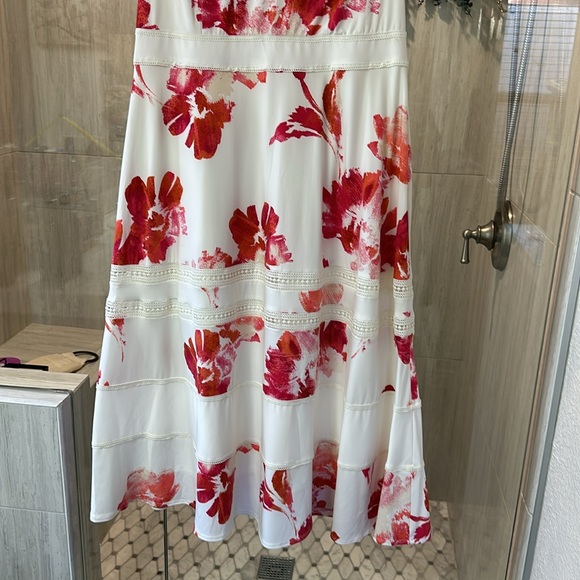 TAYLOR
Plus Size Lace-Inset Midi Dress - Picture 6 of 11